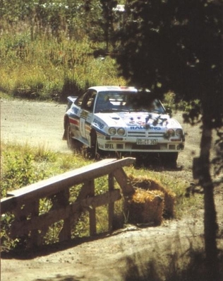 Ari Vatanen - Terry Harryman
33º 1000 Lakes Rally 1983. Opel Manta 400 (GG-CT 361). Abandonó por palier roto en SS35 Renkajarvi de 8.28 Km.

Del 26 al 28 de Agosto, Jyväskylä, Finlandia.
Superficie: tierra.

El Rally tenia un total de 1461.00 km de los que 472.63 km divididos en 50 tramos, eran especiales.

Se inscribieron 180 equipos, tomaron la salida 174, finalizaron 71.@
Palabras clave: ;Terry_Harryman;Opel;Manta;Finlandia;grupo_B;1983