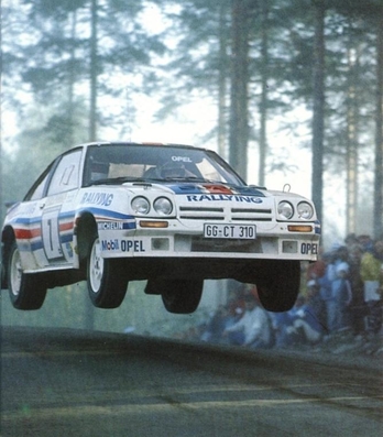 Henri Toivonen - Fred Gallagher
33º 1000 Lakes Rally 1983. Opel Manta 400 (GG-CT 310). Abandonó por daños de motor a causa de una salida de pista en SS39 Kraakkio de 10.51 Km.

Del 26 al 28 de Agosto, Jyväskylä, Finlandia. Superficie: tierra.

El Rally tenia un total de 1461.00 km de los que 472.63 km divididos en 50 tramos eran especiales.

Se inscribieron 180 equipos, tomaron la salida 174, finalizaron 71.@
Palabras clave: Henri_Toivonen;opel;manta;Finlandia;grupo_b;1983