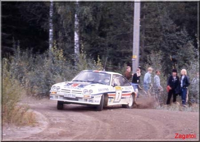 Henri Toivonen - Fred Gallagher
33º 1000 Lakes Rally 1983. Opel Manta 400 (GG-CT 310). Abandonó por daños de motor a causa de una salida de pista en SS39 Kraakkio de 10.51 Km.

Del 26 al 28 de Agosto, Jyväskylä, Finlandia. Superficie: tierra.

El Rally tenia un total de 1461.00 km de los que 472.63 km divididos en 50 tramos eran especiales.

Se inscribieron 180 equipos, tomaron la salida 174, finalizaron 71.@
Palabras clave: Henri_Toivonen;opel;manta;Finlandia;grupo_B;1983