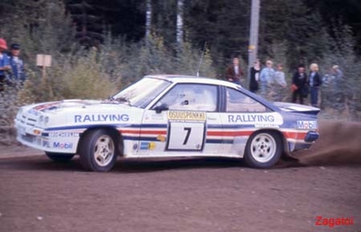 Henri Toivonen - Fred Gallagher
33º 1000 Lakes Rally 1983. Opel Manta 400 (GG-CT 310). Abandonó por daños de motor a causa de una salida de pista en SS39 Kraakkio de 10.51 Km.

Del 26 al 28 de Agosto, Jyväskylä, Finlandia. Superficie: tierra.

El Rally tenia un total de 1461.00 km de los que 472.63 km divididos en 50 tramos eran especiales.

Se inscribieron 180 equipos, tomaron la salida 174, finalizaron 71.@
Palabras clave: Henri_Toivonen;opel;manta;Finlandia;grupo_B;1983