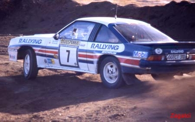 Henri Toivonen - Fred Gallagher
33º 1000 Lakes Rally 1983. Opel Manta 400 (GG-CT 310). Abandonó por daños de motor a causa de una salida de pista en SS39 Kraakkio de 10.51 Km.

Del 26 al 28 de Agosto, Jyväskylä, Finlandia. Superficie: tierra.

El Rally tenia un total de 1461.00 km de los que 472.63 km divididos en 50 tramos eran especiales.

Se inscribieron 180 equipos, tomaron la salida 174, finalizaron 71.@
Palabras clave: Henri_Toivonen;opel;manta;Finlandia;grupo_B;1983