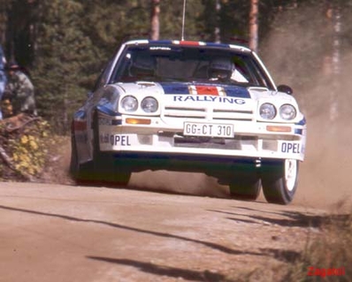 Henri Toivonen - Fred Gallagher
33º 1000 Lakes Rally 1983. Opel Manta 400 (GG-CT 310). Abandonó por daños de motor a causa de una salida de pista en SS39 Kraakkio de 10.51 Km.

Del 26 al 28 de Agosto, Jyväskylä, Finlandia. Superficie: tierra.

El Rally tenia un total de 1461.00 km de los que 472.63 km divididos en 50 tramos eran especiales.

Se inscribieron 180 equipos, tomaron la salida 174, finalizaron 71.@
Palabras clave: Henri_Toivonen;opel;manta;Finlandia;grupo_B;1983