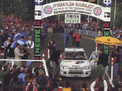 Ari Vatanen - Terry Harryman
34º 1000 Lakes Rally 1984. Peugeot 205 Turbo 16 (704 EXC 75). Clasificado 1º.

Del 24 al 26 de Agosto, Jyväskylä, Finlandia.
Superficie: tierra.

El Rally tení­a un total de 1416.31 km de los que 460.96 km divididos en 51 tramos eran especiales. Una de ellas fue cancelada, SS2 Humalamaki de 3,69 Km.
Varios espectadores resultaron heridos en este accidente en el que estuvo involucrado el Vauxhall Chevette 2300 HSR (FER 688W) #48 de Julian Roderick - David Holmes.

Tomaron la salida 144 equipos, finalizaron 74.@
Palabras clave: ;Terry_Harryman;Peugeot;T16;Grupo_B;Finlandia;1984