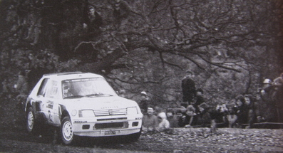 Ari Vatanen - Terry Harryman
33º Lombard RAC Rally 1984. Peugeot 205 T16, (128 FBL 75). Clasificado 1º.

Del 25 al 29 de Noviembre, Chester, Cheshire, Inglaterra, Reino Unido.
Superficie: tierra.

El Rally tenia un total de 3232.00 km de los que 868.54 km divididos en 56 tramos eran especiales.

Se inscribieron 124 equipos, tomaron la salida 119, finalizaron 52.@
Palabras clave: ;Terry_Harryman;Peugeot;T16;Grupo_B;Gran_Bretaña;1984