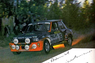 Bruno Saby - Jean Francoise Fauchille
34º 1000 Lakes Rally 1984. Renault 5 Turbo (6711 WE 38). Clasificado 8º.

Del 24 al 26 de Agosto, Jyväskylä, Finlandia.
Superficie: tierra.

El Rally tení­a un total de 1416.31 km de los que 460.96 km divididos en 51 tramos eran especiales. Una de ellas fue cancelada, SS2 Humalamaki de 3,69 Km.
Varios espectadores resultaron heridos en la especial cancelada, en el que estuvo involucrado el Vauxhall Chevette 2300 HSR (FER 688W) #48 de Julian Roderick - David Holmes.

Tomaron la salida 144 equipos, finalizaron 74.@
Palabras clave: ;Renault;Turbo;Grupo_B;Finlandia;1984