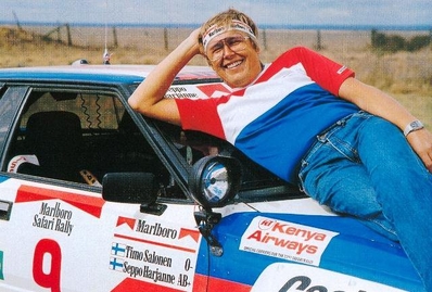 Timo Salonen
32º Marlboro Rally Safari 1984.
T.Salonen estirado en el capò de su Nissan 240RS. Clasificado 7º
Palabras clave: Timo_Salonen;Nissan;RS;Safari;Personajes;1984