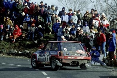 Bruno Saby - Jean-Marc Andrie
52º Rallye Automobile de Monte-Carlo 1984. Renault 5 Turbo (6711 WE 38). Abandonó por accidente quedando clasificado el 83º.

Del 21 al 27 de Enero, Monte-Carlo.
Superficie: asfalto - nieve.

El Rally tenia un total de 3328.90 km de los que 753.20 km divididos en 30 tramos eran especiales, (4 de ellas fueron cancxeladas SS3 St Jean en Royans de 39 Km, SS11 Les Savoyons - Sigoyer de 32 Km, SS12 Pont sur Barrage du Sautet de 18,40 Km, SS13 Chateau d'Ancelle - La Batie Neuve de 11,20 Km).

Se inscribieron 222 equipos, tomaron la salida 209, finalizaron 120.@
Palabras clave: Bruno_Saby;Jean-Marc_Andrie;Renault;Turbo;Montecarlo;1984;Grupo_B