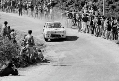 Timo Salonen - Seppo Harjanne
19º Rallye de Portugal Vinho do Porto 1985. Peugeot 205 Turbo 16 (323 EXA 75). Clasificado 1º.

Del 6 al 9 de Marzo, Estoril, Cascais, Lisboa, Portugal.
Superficie: asfalto - tierra.

El Rally tení­a un total de 2455 km de los que 730.50 km divididos en 47 tramos eran especiales.

Tomaron la salida 94 equipos, finalizaron 28.@
Palabras clave: Timo_Salonen;Seppo_Harjanne;Peugeot;Turbo;T16;Portugal;Grupo_B;1985