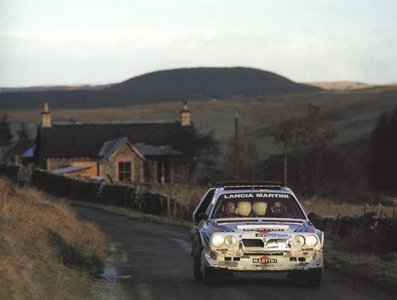 Henri Toivonen - Neil Wilson
34º Lombard RAC Rally 1985. Lancia Delta S4 (A6 37353). Clasificado 1º.

Debut con victoria en el Mundial de Rallyes del Lancia Delta S4.

Del 24 al 28 de Noviembre, Nottingham, Inglaterra.
Superficie: tierra.

El Rally tenia un total de 3507 km de los que 896.98 km divididos en 65 tramos eran especiales, (2 de ellas fueron canceladas, SS43 Kielder Forest - Ogre Hill de 12,02 Km y SS64 Nuss de 8,79 Km).

Tomaron la salida 155 equipos, finalizaron 62.@
Palabras clave: Henri_Toivonen;Neil_Wilson;Lancia;Delta;S4;Grupo_B;Gran_Bretaña;1985