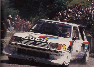 Bruno Saby - Jean - François Fauchille
29º Tour de Corse - Rallye de France 1985. Peugeot 205 T16 E2 (24 FGV 75). Clasificado 2º.
Debut en el Mundial de Rallyes del Peugeot E2.

Del 2 al 4 de Mayo, Ajaccio, Córcega, Francia.
Superficie: asfalto.

El Rally tenia un total de 1603.00 km de los que 1122.25 km divididos en 30 tramos eran especiales, (1 de ellos fue cancelado, SS5 Sartene - Zonza de 44.23 km, por el fatal accidente de Attilio Bettega en el tramo anterior, SS4 Zerubia - Santa Giulia de 30.60 km).

Tomaron la salida 139 equipos, finalizaron 45.@
Palabras clave: ;Peugeot;Grupo_B;Corcega;1985;Debut
