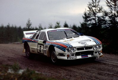 Henri Toivonen - Juha Piironen
35º Rally de los 1000 Lagos 1985. Lancia Rally 037 (TO 09010D). Clasificado 4º.

Henri saca el brazo por la ventana e intenta aguantar el frontal delantero, (