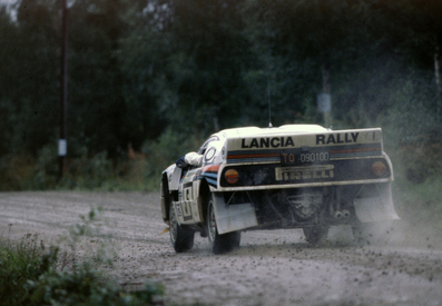 Henri Toivonen - Juha Piironen
35º Rally de los 1000 Lagos 1985. Lancia Rally 037 (TO 09010D). Clasificado 4º.

Henri saca el brazo por la ventana e intenta aguantar el frontal delantero, (
