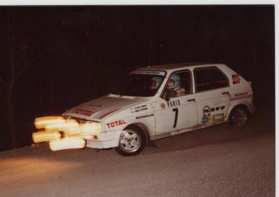 Jean-Claude Andruet - Annick Peuvergne
53º Rallye Automobile de Monte-Carlo 1985. Citröen Visa 1000 Pistes (8407 ME 92). Clasificado 8º.

Del 26 de Enero al 1 de Febrero, Monte-Carlo.
Superficie: asfalto -nieve.

El Rally tenía un total de 3999.00 km de los que 851.10 km divididos en 34 tramos eran especiales (1 de ellos fue cancelado SS17 ).

Tomaron la salida 117 equipos, finalizaron 68.@
Palabras clave: ;Citroen;Visa;Montecarlo;1985
