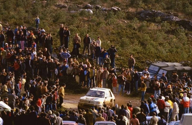 Ari Vatanen - Terry Harryman
19º Rallye de Portugal Vinho do Porto 1985. Peugeot 205 Turbo 16 (716 EXC 75). Abandonó por daños en la suspensión y motor después de sufrir un pinchazo en SS21 Arcos - Portela 1 de 27 Km.
Peugeot Talbot Sport

Del 6 al 9 de Marzo, Estoril, Portugal.
Superficie: asfalto - tierra.

El Rally tení­a un total de 2455 km de los que 730.50 km divididos en 47 tramos eran especiales.

Tomaron la salida 94 equipos, finalizaron 28.@
Palabras clave: Terry_Harryman;Portugal;Peugeot_t16;Grupo_B;1985