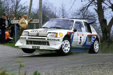 Bruno Saby - Jean François Fauchille
30º Tour de Corse 1986. Peugeot 205 T16 E2 (239 FWH 75), de Bruno Saby - Jean François Fauchille, clasificado 1º, después de que el Equipo Lancia al completo abandonara la prueba a causa del accidente mortal de Henri Toivonen y Sergio Cresto, cuando éstos iban en primera posición con más de 2 minutos de ventaja sobre el mismo Bruno Saby - Jean François Fauchille.

Del 1 al 3 de Mayo, Ajaccio, Córcega, Francia.
Superficie: asfalto.
El Rally tenia un total de 1551.00 km de los que 1122.34 km divididos en 30 tramos eran especiales. (4 de ellos fueron cancelados. SS12 Figarella - Cardo de 15.75 Km, SS18 Corte - Taverna de 26.84 Km, SS19 Moltifao - Speloncato de 38.16 Km y SS20 Corbara - Calenzana de 23.69 Km. Los 3 últimos por el fatal accidente de Henri y Sergio).
Tomaron la salida 122 equipos, finalizaron 31.

En esta edición habí­an 5 tramos de 50 o mas Km cronometrados, SS7 Cozzano - Col de la Serra de 50.84, SS8 Muracciole - Abbazia de 50.00, SS10 Pont d'Altiani - Pont St Laurent de 56.01, SS14 Prunelli - San Pancrazio de 55.67 y SS17 Campe Militaire - Corte de 58.14. Uno de mas de 70 km, SS23 Saint Roch - Suaricchio de 78.19, y otro, el último, SS30 Liamone - Suaricchio de 83.16 Km.

Aquí dejo los kilómetros de cada uno de los 30 tramos del Rally:

1ª ETAPA (01-Mayo-1986)
SS1 Verghia - Pont de la Masina de 38.09 km
SS2 Sainte Marie Sicche - Moca 1 de 23.96 km
SS3 Petreto - Aullene 1 de 20.03 km
SS4 Zerubia - Santa Giulia de 30.60 km
SS5 Sartene - Zonza de 44.23 km
SS6 Aullene - Zicavo de 25.59 km
SS7 Cozzano - Col de la Serra de 50.84 km
SS8 Muracciole - Abbazia de 50.00 km
SS9 Campo al Quarcio - Ponte de Noceta de 33.77 km
SS10 Pont d'Altiani - Pont St Laurent de 56.01 km
SS11 Ponte Rosso - Borgo de 42.29 km

TOTAL ETAPA 415.41 km

2ª ETAPA (02 Mayo-1986)
SS12 Figarella - Cardo (cancelado) de 15.75 km
SS13 Saint Florent - Col de San Stefano de 26.81 km
SS14 Prunelli - San Pancrazio de 55.67 km
SS15 Folelli - Santa Lucia di Moriani de 18.49 km
SS16 Moriani Plage - Orsoni de 20.10 km
SS17 Campe Militaire Corte de 58.14 km
SS18 Corte - Taverna (cancelado) de 26.84 km
SS19 Moltifao - Speloncato (cancelado) de 38.16 km
SS20 Corbara - Calenzana (cancelado) de 23.69 km

TOTAL ETAPA 283.65 km

3ª ETAPA (03-Mayo-1986)
SS21 Norte Dame de la Serra - Pont du Fango de 28.77 km
SS22 Fango - Ota de 48.59 km
SS23 Saint Roch - Suaricchio de 78.19 km
SS24 Tavera - Pont de Mezzana de 30.57 km
SS25 Sainte Marie Sicche - Moca 2 de 23.96 km
SS26 Petreto - Aullene 2 de 20.03 km
SS27 Sorbollano - Santa Giulia de 35.59 km
SS28 Calvese - Agosta Plage de 38.69 km
SS29 Plaine de Peri - Capiglioli de 35.73 km
SS30 Liamone - Suaricchio 83.16 km

TOTAL ETAPA 423.28 km.
SUMANDO LAS TRES ETAPAS, ESTAMOS HABLANDO DE 1122.34 KM CRONOMETRADOS... UNA SALVAJADA...@
Palabras clave: ;Peugeot;Turbo;Corcega;grupo_B;1986;Corse
