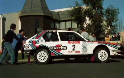 Markku Alén - Ilkka Kivimaki
16º AWA Clarion Rally de Nueva Zelanda 1986. Lancia Delta S4 (TO 90679E). Clasificado 2º.

Del 5 al 8 de Julio, Auckland, Nueva Zelanda.
Superficie: tierra.

El Rally tenia un total de 1980 km de los que 597.76 km divididos en 35 tramos eran especiales, (uno de ellos fue cancelado SS26 Kawerau Forest de 26.73 Km).

Se inscribieron 55 equipos, tomaron la salida 52, finalizaron 40.@
Palabras clave: Markku_Alen;Lancia;Grupo_B;Delta;S4;Nueva_Zelanda;1986