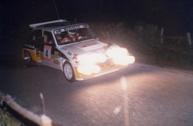 Carlos Sainz Cenamor - Antonio Boto
23º Rallye Internacional Principe de Asturias 1986. Renault 5 Maxiturbo (2-M-5368-P). Clasificado 2º.

A 2m 1s del Lancia Delta S4 (TO-77891E) de Fabrizio Tabaton - Luciano Tedeschini.

Del 19 al 21 de Septiembre, Oviedo, España.
Superficie: asfalto.

El Rally tenia un total de 293.70 km cronometrados divididos en 24 tramos especiales.

Tomaron la salida 57 equipos, finalizaron 34.
@
Palabras clave: ;Grupo_B;Renault;Maxiturbo;Principe_Asturias;1986;España;Spain
