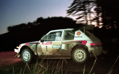 Timo Salonen - Seppo Harjanne
16º AWA Clarion Rally de Nueva Zelanda 1986. Peugeot 205 Turbo 16 E2 (311 FPF 75). Clasificado 5º.

Del 5 al 8 de Julio, Auckland, Nueva Zelanda.
Superficie: tierra.

El Rally tenia un total de 1980 km de los que 597.76 km divididos en 35 tramos eran especiales, (uno de ellos fue cancelado SS26 Kawerau Forest de 26.73 Km).

Se inscribieron 55 equipos, tomaron la salida 52, finalizaron 40.@
Palabras clave: Timo_Salonen;Seppo_Harjanne;Peugeot;Turbo;Nueva_Zelanda;Grupo_B;1986