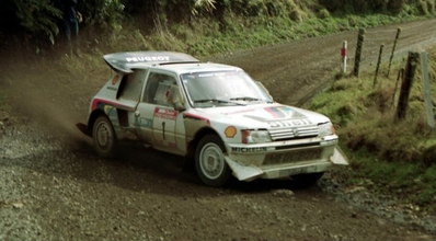Timo Salonen - Seppo Harjanne
16º AWA Clarion Rally de Nueva Zelanda 1986. Peugeot 205 Turbo 16 E2 (311 FPF 75). Clasificado 5º.

Del 5 al 8 de Julio, Auckland, Nueva Zelanda.
Superficie: tierra.

El Rally tenia un total de 1980 km de los que 597.76 km divididos en 35 tramos eran especiales, (uno de ellos fue cancelado SS26 Kawerau Forest de 26.73 Km).

Se inscribieron 55 equipos, tomaron la salida 52, finalizaron 40.@
Palabras clave: Timo_Salonen;Seppo_Harjanne;Peugeot;Turbo;Nueva_Zelanda;Grupo_B;1986