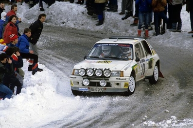 Michèle Mouton - Terry Harryman
54º Rallye Automobile de Monte-Carlo 1986. Peugeot 205 Turbo 16 (SB-K 205). Abandonó por la presión de aceite SS14 D40 - Savoillan de 17.00 km.

Del 18 al 24 de Enero, Monte-Carlo.
Superficie: asfalto - nieve.

El Rally tenía un total de 3984.00 km de los que 881.20 km divididos en 36 tramos eran especiales.

Tomaron la salida 156 equipos, finalizaron 65.@
Palabras clave: Michele_Mouton;Terry_Harryman;Peugeot;Turbo;Montecarlo;Grupo_B;nieve;1986