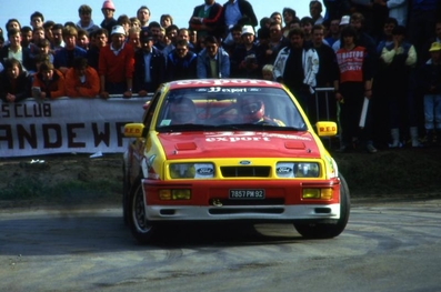 Didier Auriol - Bernard Occelli
31º Tour de Corse - Rallye de France 1987. Ford Sierra RS Cosworth (7857 PM 92). Clasificado 8º.

Del 7 al 9 de Mayo, Ajaccio, Córcega, Francia.
Superficie: asfalto.

El Rally tenia un total de 1367.02 km de los que 618.20 km divididos en 24 tramos eran especiales.

Se inscribieron 103 equipos, tomaron la salida 95, finalizaron 35.@
Palabras clave: Didier_Auriol;Corcega;Ford;Sierra;RS;Cosworth;1987;Corse