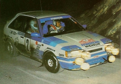 Timo Salonen - Seppo Harjanne
55º Rallye Automobile de Monte-Carlo 1987. Mazda 323 4WD (GJJ-044). Abandonó por el turbo en SS5 Le Sappey en Chartreuse de 24.64 km.

Del 17 al 22 de Enero, Monte-Carlo.
Superficie: asfalto - nieve.

El Rally tenia un total de 3162.00 km de los que 593.45 km divididos en 26 tramos eran especiales, (1 de ellos fue cancelado SS3 Les Egats - St. Luce de 13.50 Km).

Se inscribieron 163 equipos, tomaron la salida 160, finalizaron 93.@
Palabras clave: Timo_Salonen;Seppo_Harjanne;Mazda;Montecarlo;1987