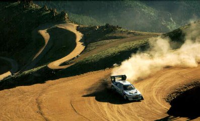 Subida a Pikes Peak 1988
El Peugeot 405 T16 GR conducido por Ari Vatanen logró batir el tiempo establecido por Walter Röhrl en 1987 con su Audi Sport Quattro S1 E2 (10:47,85) por escasas décimas, consiguiendo un récord de 10:47,22.

Contaba con tracción integral y su motor 2.0 Turbo ofrecí­a una excelente relación potencia/peso de unos 590 CV por tonelada.

Se construyeron dos unidades para este Pikes Peak y como mí­nimo 2 mas para el Parí­s Dakar, con las que el finlandés logró adjudicarse sendas victorias.

Culminaba así­ su leyenda como piloto.
@
Palabras clave: Ari_Vatanen;Pikes_Peak;Peugeot;T16;Grupo_B;1988