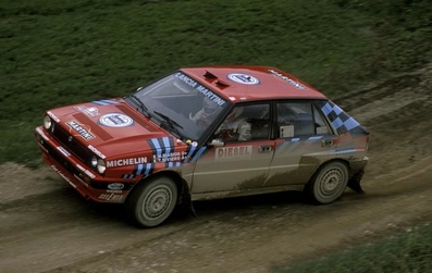 Massimo (Miki) Biasion - Tiziano Siviero
31º Rallye Sanremo - Rallye d'Italia 1989. Lancia Delta Integrale 16V. Clasificado 1º.

Del 8 al 12 de Octubre, Sanremo, Liguria, Imperia, Italia.
Superficie: asfalto - tierra.

El Rally tenia un total de 2086.19 km de los que 544.20 km divididos en 34 tramos eran especiales.

Tomaron la salida 107 equipos, finalizaron 34.@
Palabras clave: Miki_Biasion;Tiziano_Siviero;Lancia;Delta;integrale;Sanremo;1989
