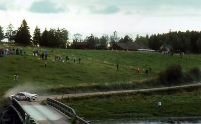 Carlos Sainz Cenamor - Luís Rodríguez Moya
39º 1000 Lakes Rally 1989. Toyota Celica GT-4 -ST165- (K-AM 6108). Clasificado 3º.
Toyota Team Europe

Del 25 al 27 de Agosto, Jyväskylä, Finlandia.
Superficie: grava / tierra.

El Rally tenia un total de 1447.34 Km de los que 507.83 Km divididos en 43 tramos eran especiales.

Se inscribieron 200 equipos, tomaron la salida 189, finalizaron 69.@
Palabras clave: Toyota;Celica;GT;Finlandia;1989