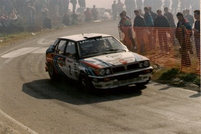 Juha Kankkunen - Juha Piironen
27º Rallye España - Catalunya Costa Brava 1991. Lancia Delta Integrale 16V (TO 76856R). Clasificado 2º.
(Primer año válido para el Campeonato Mundial de Rallyes).
Del 10 al 13 de Noviembre, Lloret de Mar, Girona, Catalunya, España.
Superficie: asfalto - tierra.
El Rally tenia un total de 1606.98 km de los que 594.01 km divididos en 35 tramos eran especiales, (2 de ellos fueron cancelados SS4 Sant Hilari - Osor de 13.57 Km y SS29 Riera de Merles de 14.36 Km).
Tomaron la salida 76 equipos, finalizaron 33.

PHOTO en SS La Trona (en la mítica paella) de 12,85 km.
(Foto 2 de 2).@
Palabras clave: Juha_Kankkunen;Juha_Piironen;Lancia;Delta;HF;Integrale;Catalunya;1991;España;Spain