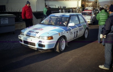 Jesus "Chus" Puras - Jose Arrarte
59º Rallye Automobile de Monte-Carlo 1991. Mazda 323 GTX (JYS-157). Abandonó por accidente en SS15 Col de la Colle Saint Michel de 18.62 km.

Del 24 al 30 de Enero, Monte-Carlo.
Superficie: asfalto - nieve.

El Rally tenia un total de 3390.27 km de los que 628.64 km divididos en 27 tramos eran especiales.

Tomaron la salida 167 equipos, finalizaron 75.
Palabras clave: Mazda;GTX;Montecarlo;1991;parque_cerrado
