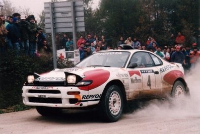 Carlos Sainz Cenamor - Luís Rodríguez Moya
28º Rallye de España - Catalunya - Costa Brava 1992. Toyota Celica Turbo 4WD -ST185- (K-AM 2134). Clasificado 1º.

Del 8 al 11 de Noviembre, Lloret de Mar, Girona, Catalunya, España.
Superficie: asfalto - tierra.

El Rally tenia un total de 1,505.08 Km de los que 519.65 Km divididos en 29 tramos eran especiales, (uno de ellos fue cancelado SS7).

Se inscribieron 79 equipos, tomaron la salida 74, finalizaron 31.@

Palabras clave: Carlos_Sainz;Toyota;Celica;Catalunya;1992