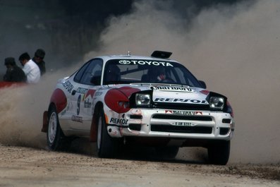 Markku Alén - Ilkka Kivimaki
26º Rallye de Portugal - Vinho do Porto 1992. Toyota Celica Turbo 4WD -ST185- (K-AM 8202). Clasificado 4º.

Del 3 al 7 de Marzo, Portugal.
Superficie: tierra.

El Rally tenia un total de 2211.17 km de los que 577.38 km divididos en 40 tramos, eran especiales.

Se inscribieron 114 equipos, tomaron la salida 100, finalizaron 31.@
Palabras clave: Markku_Alen;Ilkka_Kivimäki;Toyota;Celica;Portugal;ST185;1992