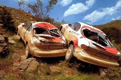 39º Acrópolis Rally 1992
Accidente de Markku Alén - Ilkka Kivimäki y Armin Schwarz - Arne Hertz. Los dos con Toyota Celica Turbo 4WD (ST185).

Ambos abandonaron por el accidente de la imagen en el mismo sitio, SS26 Gardiki 1 de 22.87 Km.

Del 31 de Mayo al 3 de Junio, Atenas, Grecia.
Superficie: tierra.

El Rally tenia un total de 1886.51 km de los que 564.06 km divididos en 40 tramos eran especiales.

Tomaron la salida 74 equipos, finalizaron 39.@
Palabras clave: Markku_Alen;Ilkka_Kivimaki;Armin_Schwarz;Toyota;Celica;Grecia;crash;1992