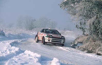 Juha Kankkunen - Nicky Grist
49º Network Q RAC Rally 1993. Toyota Celica Turbo 4WD -ST185- (K-AM 828). Clasificado 1º.

Del 21 al 24 de Noviembre, Birmingham, Inglaterra.
Superficie: tierra - nieve.

El Rally tenia un total de 2628.12 km de los que 547.94 km divididos en 35 tramos eran especiales.

Se inscribieron 171 equipos, tomaron la salida 165, finalizaron 94.@
Palabras clave: ;Toyota;Gran_Bretaña;nieve;1993