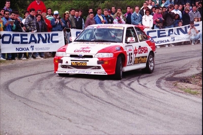 Jesus (Chus) Puras - Carlos del Barrio Corral
38º Tour de Corse - Rallye de Francia 1994. Ford Escort RS Cosworth (6683 WB 42). Clasificado 12º.

Del 4 al 8 de Mayo, Ajaccio.
Superficie: asfalto.

El Rally tenia un total de 1213.34 km de los que 544.48 km divididos en 23 tramos eran especiales.

Se inscribieron 92 equipos, tomaron la salida 84, finalizaron 43.@
Palabras clave: Ford;Escort;Cosworth;Corcega;1994;Corse