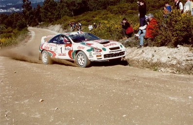 Didier Auriol - Bernard Occelli
29º TAP Rallye de Portugal 1995. Toyota Celica GT-Four -ST205- (K-AM 6215). Clasificado 5º.

Del 8 al 10 de Marzo, Figueira da Foz, Coimbra, Portugal.
Superficie: tierra.

El Rally tenia un total de 1,689.99 Km de los que 482.87 Km divididos en 33 tramos eran especiales (2 de ellos fueron cancelados SS24 y SS27 Secarias 1 y 2 de 7.91 Km, total 15.82 km cancelados).

Se inscribieron 120 equipos,tomaron la salida 114, finalizaron 39.@
Palabras clave: Didier_Auriol;Toyota;Celica;GT;Portugal;ST205;1995