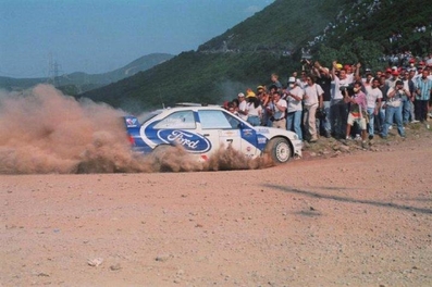 Juha Kankkunen - Juha Repo
45º Acropolis Rally de Grecia 1998. Ford Escort WRC. Clasificado 3º.

Del 7 al 9 de Junio, Atenas, Delfi.
Superficie: tierra.

El Rally tenia un total de 1036.49 Km de los que 388.76 Km divididos en 17 tramos eran especiales (uno de ellos fue cancelada SS2 Skourta de 20.65 Km).

Se inscribieron 105 equipos, tomaron la salida 102, finalizaron 59.@
Palabras clave: ;Juha_Repo;Ford;Escort;WRC;Acropolis;Grecia;1998