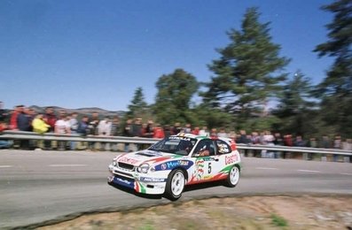 Carlos Sainz Cenamor - Luís Rodríguez Moya
34º Rallye Catalunya - Costa Brava (Rallye de España) 1998. Toyota Corolla WRC (K-AM 307). Clasificado 7º.

Del 20 al 22 de Abril, Lloret de Mar, Girona, Catalunya, España.
Superficie: asfalto.

El Rally tenia un total de 1471.74 Km de los que 400.71 Km divididos en 19 tramos eran especiales.

Se inscribieron 125 equipos, tomaron la salida 115, finalizaron 46.@
Palabras clave: Carlos_Sainz;Luis_Moya;Toyota;Corolla;WRC;Catalunya;1998