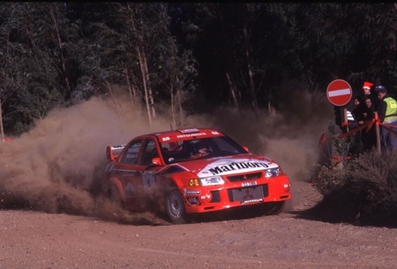 Tommi Mäkinen - Risto Mannisenmaki
33º TAP Rallye de Portugal 1999. Mitsubishi Lancer Evo VI (S3 TMR). Clasificado 5º.
Marlboro Mitsubishi Ralliart

Del 21 al 24 de Marzo, Matosinhos, Porto, Portuigal.
Superficie: tierra.

El Rally tení­a un total de 1768.61 km de los que 399.51 km divididos en 23 tramos eran especiales (dos de ellos fueron cancelados SS18 Arganil - Coja 2 de 20.96 km y SS19 Salgueiro - Gois 2 de 19.70 km).

Se inscribieron 117 equipos, tomaron la salida 117, finalizaron 56.@
Palabras clave: Mitsubishi;Lancer;Portugal;1999