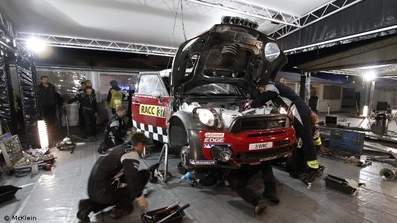 Asistencia del Equipo Mini WRC Team en el 67º Rally de Gales GB 2011
Coche de Dani Sordo - Carlos de Barrio. Mini John Cooper Works. Clasificado 19º.@
Palabras clave: ;Mini;Cooper;Gran_Bretaña;Gales;2011;Asistencias