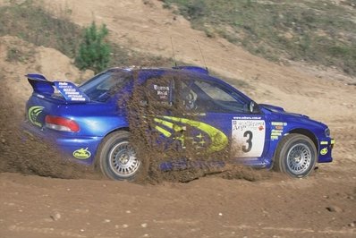 Richard Burns - Robert Reid
20º Rally Argentina 2000. Subaru Impreza S6 WRC '00 (W18 SRT). Clasificado 1º.

Del 11 al 14 de Mayo, Carlos Paz, Córdoba, Argentina.
Superficie: tierra.

El Rally tenia un total de 1559.49 km de los que 391.4 km divididos en 22 tramos eran especiales, (una de ellas fue cancelada SS5 Tanti de 16 Km).

Se inscribieron 88 equipos, tomaron la salida 76, finalizaron 35.@
Palabras clave: Richard_Burns;Robert_Reid;Subaru;Impreza;WRC;Argentina;2000