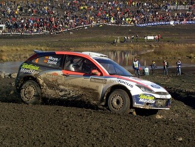 Carlos Sainz Cenamor - Luís Rodríguez Moya
58º Network Q RAC Rally 2002. Ford Focus RS WRC 02. Clasificado 3º.
El Rally tenia un total de 1641.37 km de los que 391.89 km divididos en 17 tramos, eran especiales, (una de ellas fue cancelada SS4 Brechfa 2 de 23.12 Km).
Se inscribieron 94 participantes, tomaron la salida 85, finalizaron 38.@
Palabras clave: Carlos_Sainz;Luis_Moya;Ford;Focus;RS;WRC;Gran_Bretaña;2002