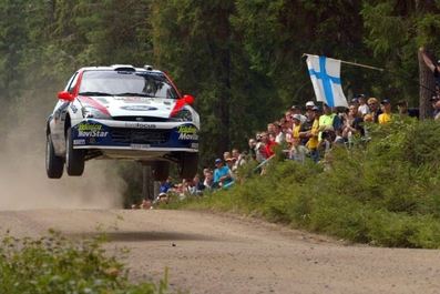 Carlos Sainz Cenamor - Luís Rodríguez Moya
52º Neste Rally Finland 2002. Ford Focus RS WRC 02 (EX 02 OBD). Clasificado 4º.

Del 8 al 11 de Agosto, Jyväskylä.
Superficie: tierra.

El Rally tenia un total de 1703.32 km de los que 401.68 km divididos en 22 tramos eran especiales.

Tomaron la salida 77 esquipos, finalizaron 30.@
Palabras clave: ;Luis_Moya;Ford;Focus;WRC;Finlandia;2002