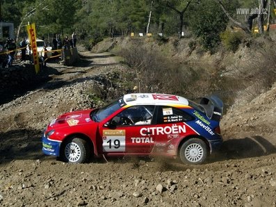 Carlos Sainz Cenamor - Marc Marti
4º Rally of Turkey 2003. Citröen Xsara WRC. Clasificado 1º.

Del 27 de Enero al 2 de Febrero, Kemer, Tuquia.
Superficie: tierra.

El Rally tenia un total de 1,193.85 Km de los que 338,24 Km divididos en 18 tramos eran especiales.

Se inscribieron 70 equipos, tomaron la salida 60, finalizaron 26.@
Palabras clave: Carlos_Sainz;Marc_Marti;Citroen;Xsara;WRC;Turquia;2003