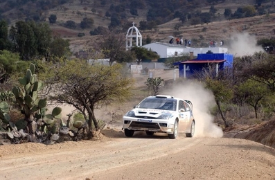 Markko Märtin - Michael Park
18º Corona Rally Mexico 2004. Ford Focus RS WRC 03 (ET53 URO). Clasificado 1º.

Del 12 al 14 de Marzo, León.
Superficie: tierra.

El Rally tenia un total de 1040.67 km de los que 394.43 km divididos en 3 etapas y 15 tramos eran especiales.

Tomaron la salida 54 equipos, finalizaron 26.@
Palabras clave: Markko_Martin;Ford;Focus;RS;WRC;México;2004