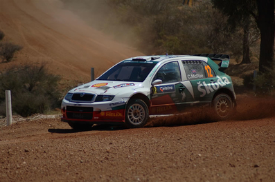Colin McRae - Nicky Grist
18º Telstra Rally Australia 2005. Skoda Fabia WRC (3S2 3102). Abandonó por exceso de penalización después de SS22 Helena North 1 de 29.93 Km.
Škoda Motorsport

Del 10 al 13 de Noviembre, Perth.
Superficie: tierra.

El Rally tenia un total de 1345.41 Km de los que 355.01 Km divididos en 26 tramos eran cronometrados.

Se inscribieron 61 equipos, tomaron la salida 60, finalizaron 43.@
Palabras clave: Skoda;Fabia;WRC;Australia;2005