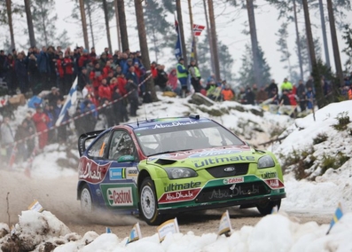 Jari-Matti Latvala - Miikka Anttila
57º Uddeholm Swedish Rally 2008. Ford Focus RS WRC '07 (EU07 SUF). Clasificado 1º.

Del 8 al 10 de Febrero, Karlstad.
Superficie: nieve - hielo.

El Rally tenia un total de 1408.94 km de los que 340.24 km divididos en 3 etapas y 20 tramos eran cronometrados.

Tomaron la salida 61 equipos, finalizaron 49.@
Palabras clave: ;Ford;Focus;RS;WRC;Suecia;2008;Nieve