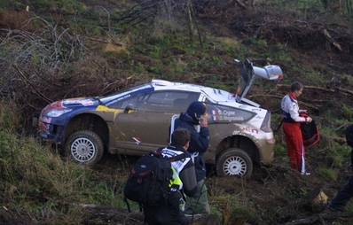 Sébastien Ogier - Julien Ingrassia
66º Wales Rally GB 2010. Citröen C4 WRC. Abandonó por salida de pista.

Del 10 al 14 de Noviembre, Cardiff.
Superficie: tierra.

El Rally teni­a un total de 1598.74 Km de los que 344.66 Km divididos en 20 tramos eran especiales.

Se inscribieron 63 equipos, tomaron la salida 61, finalizaron 45.@
Palabras clave: Sebastien_Ogier;Julien_Ingrassia;Citroen;WRC;Gran_Bretaña;2010;crash