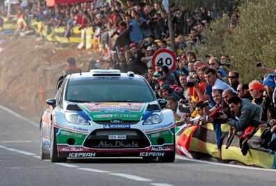 Mikko Hirvonen - Jarmo Lehtinen
47º RallyRACC Catalunya - Costa Daurada 2011. Ford Fiesta RS WRC (PX11 AWN). Clasificado 2º.
Ford Abu Dhabi WRT

Tramo:
El Priorat de 45,97 Km SS7-SS10, ese año el tramo mas largo del Mundial.

Situación:
Recta después del cruce El Molar.
Sitio mí­tico del Rally para los aficionados, con un cruce de 180º, donde el freno de mano y las derrapadas suelen ser habituales.

Del 20 al 23 de Octubre, Salou, Tarragona, Catalunya, España.
Superficie: asfalto - tierra.

El Rally tenia un total de 1589.90 km de los que 406.52 km divididos en 18 tramos eran especiales.

Tomaron la salida 58 equipos, finalizaron 44.
@
Palabras clave: Ford;Fiesta;RS;WRC;Catalunya;2011;España;Spain